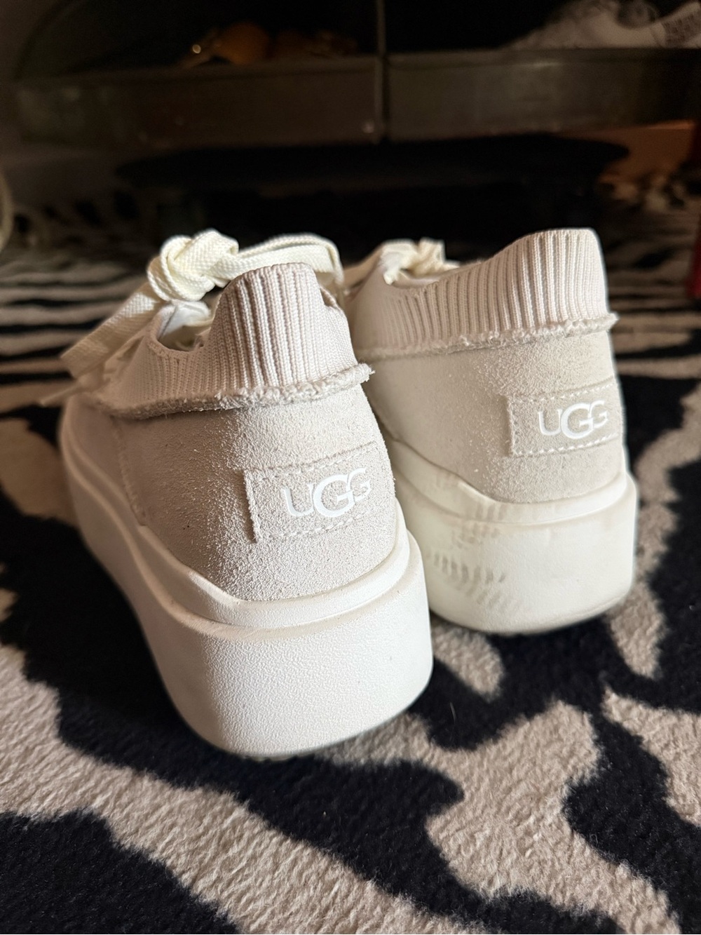 UGG EZ-Duzzit Lace Platform Sneakers Sz 8 - Picture 2 of 2